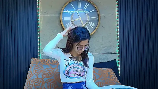 Snapshot of Emily_Lopera chatting on July 2026 10:23:02 PM Emily Lopera online show from July 2026 10:23:02 PM
