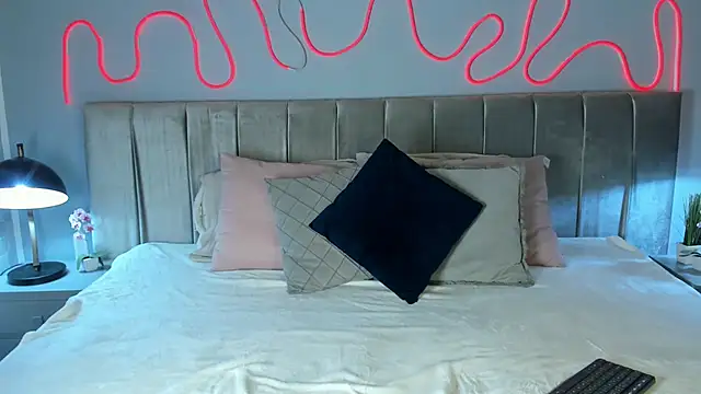 im Valskin online show from May 2026 12:32:02 PM