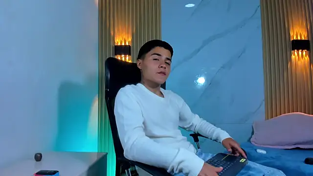 Liam Dustin online show from April 2026 01:52:02 AM