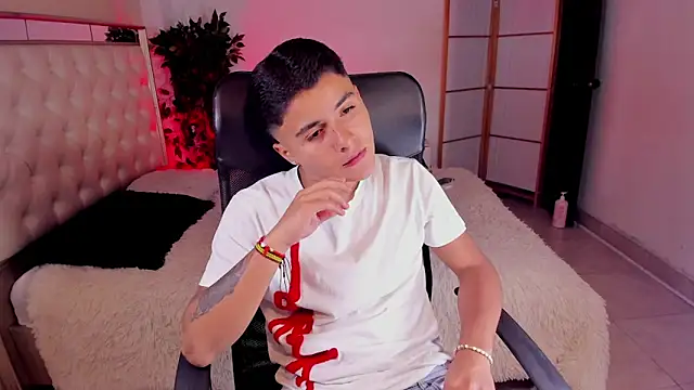 Liam Dustin online show from May 2026 08:35:02 PM