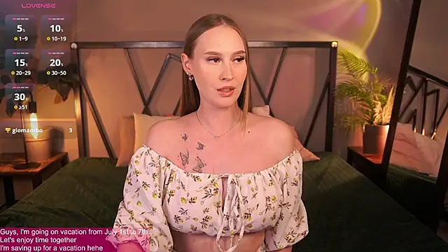Snapshot of ViMilka chatting on June 2026 01:11:01 PM ViMilka online show from June 2026 01:11:01 PM