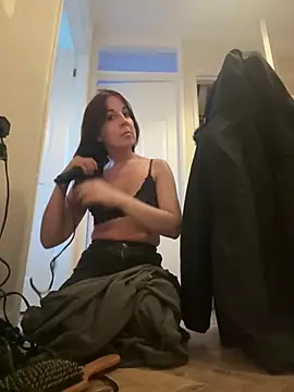 petitehotwife4u online show from April 2026 06:45:01 PM