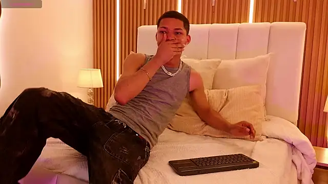 Kelvin Josue online show from May 2026 08:25:01 PM