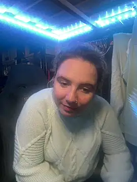 Snapshot of curvyneon chatting on April 2026 06:24:02 PM curvyneon online show from April 2026 06:24:02 PM