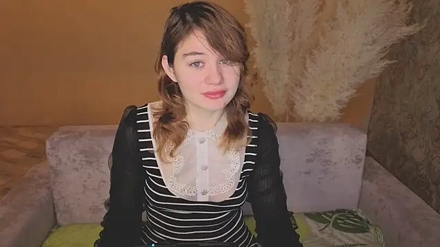 Snapshot of ElizabethRedWings chatting on May 2026 01:56:01 AM ElizabethRedWings online show from May 2026 01:56:01 AM