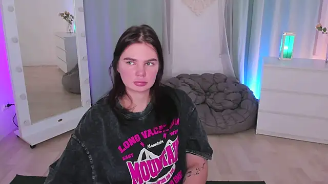Snapshot of MillyBrown_ chatting on April 2026 01:41:01 PM MillyBrown online show from April 2026 01:41:01 PM