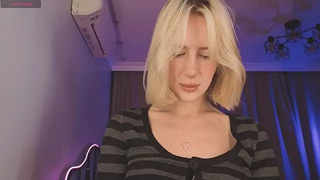 Snapshot of pretty_smile_cutie chatting on May 2026 04:17:01 AM pretty smile cutie online show from May 2026 04:17:01 AM