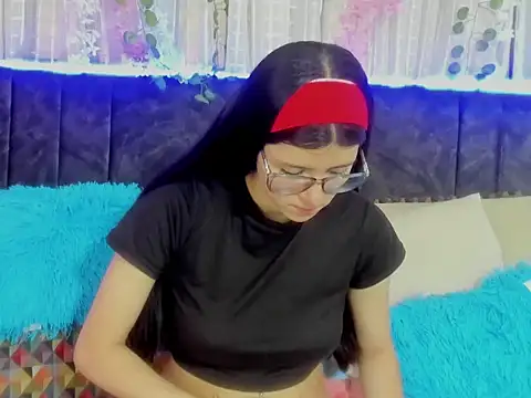 Snapshot of EmiSchwarz chatting on March 2026 01:05:01 PM EmiSchwarz online show from March 2026 01:05:01 PM