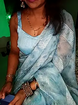 mayakapoor880 online show from May 2026 06:48:02 PM