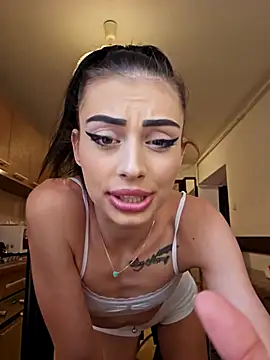 Crazy Brunette online show from March 2026 01:47:01 PM