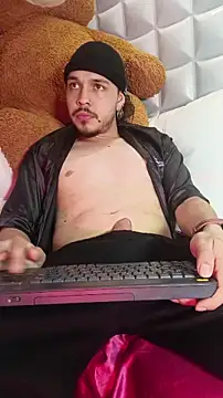 Snapshot of Bry__ chatting on April 2026 05:40:02 PM Bry online show from April 2026 05:40:02 PM