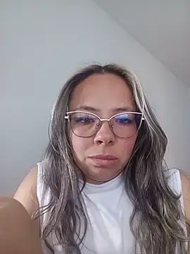 Snapshot of Sammy_2-4 chatting on June 2026 09:52:02 PM Sammy 2-4 online show from June 2026 09:52:02 PM