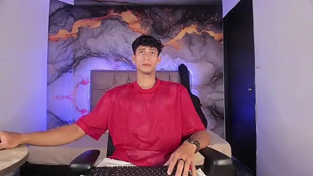 Snapshot of MaxiimoRomano_ chatting on April 2026 01:14:02 PM MaxiimoRomano online show from April 2026 01:14:02 PM