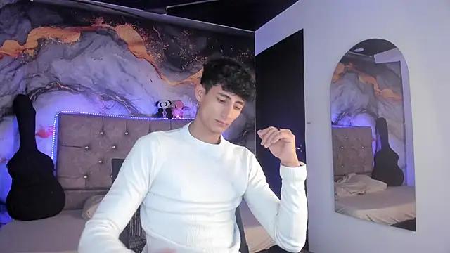 Snapshot of MaxiimoRomano_ chatting on April 2026 01:24:02 PM MaxiimoRomano online show from April 2026 01:24:02 PM