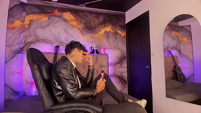 Snapshot of MaxiimoRomano_ chatting on April 2026 01:20:01 PM MaxiimoRomano online show from April 2026 01:20:01 PM