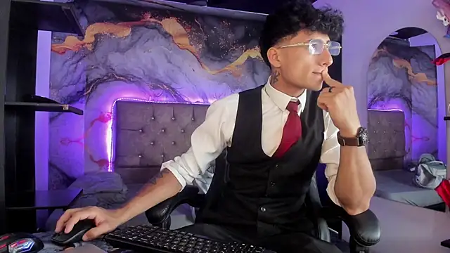 Snapshot of MaxiimoRomano_ chatting on May 2026 01:27:02 PM MaxiimoRomano online show from May 2026 01:27:02 PM