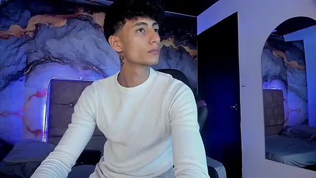 Snapshot of MaxiimoRomano_ chatting on May 2026 01:27:01 PM MaxiimoRomano online show from May 2026 01:27:01 PM