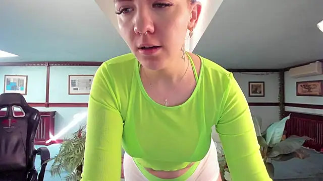 Kirarustle1 online show from June 2026 01:40:01 AM