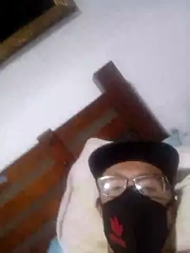 Snapshot of Amberes12 chatting on April 2026 06:44:01 AM Amberes12 online show from April 2026 06:44:01 AM