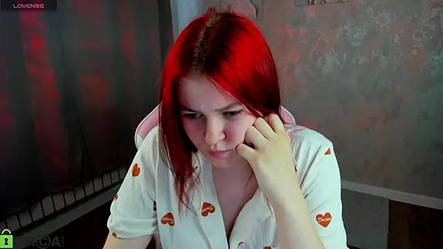 Snapshot of Emma-Wats0n chatting on April 2026 01:05:02 AM Emma-Wats0n online show from April 2026 01:05:02 AM