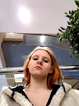Snapshot of NinaParri chatting on April 2026 03:12:01 AM NinaParri online show from April 2026 03:12:01 AM