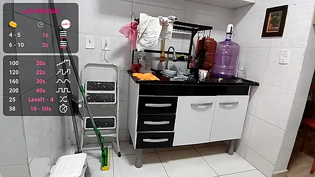 Snapshot of Queen_Laila chatting on August 2026 04:31:02 PM Queen Laila online show from August 2026 04:31:02 PM