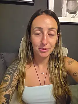 NicoleKaiser online show from May 2026 07:10:02 PM