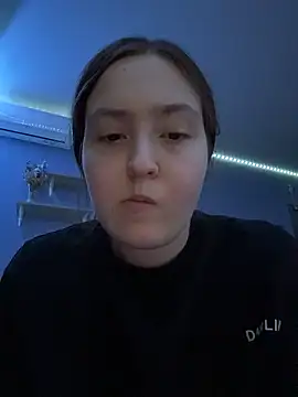 Snapshot of charmingggirl chatting on April 2026 05:54:01 PM charmingggirl online show from April 2026 05:54:01 PM