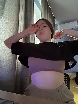 Snapshot of charmingggirl chatting on April 2026 05:05:01 AM charmingggirl online show from April 2026 05:05:01 AM