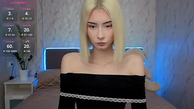 kittysocutie online show from April 2026 12:02:01 AM