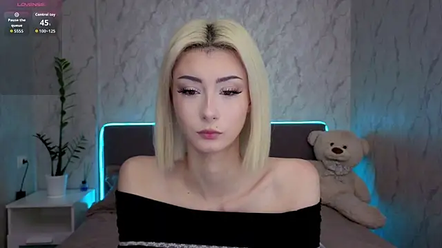 kittysocutie online show from May 2026 12:17:01 AM