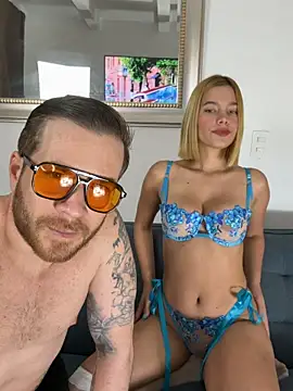 Snapshot of HotKingAndQueenvnz chatting on February 2026 03:33:01 AM HotKingAndQueenvnz online show from February 2026 03:33:01 AM