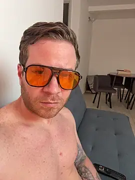 Snapshot of HotKingAndQueenvnz chatting on February 2026 06:40:02 PM HotKingAndQueenvnz online show from February 2026 06:40:02 PM