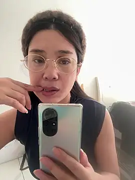 Snapshot of caomeibobo chatting on March 2026 06:19:01 AM caomeibobo online show from March 2026 06:19:01 AM