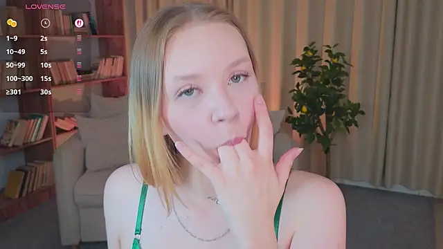 Snapshot of StaceyyJones chatting on July 2026 10:39:01 AM StaceyyJones online show from July 2026 10:39:01 AM