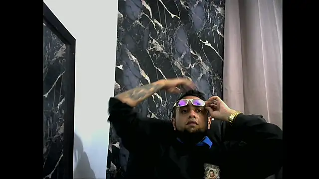 Snapshot of Santi_rogue chatting on March 2026 06:51:02 AM Santi rogue online show from March 2026 06:51:02 AM