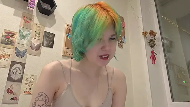 Snapshot of LittleKittenStar chatting on June 2026 08:03:01 PM LittleKittenStar online show from June 2026 08:03:01 PM