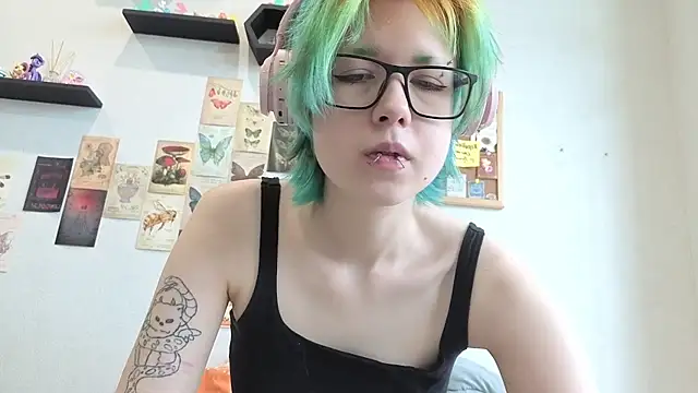 Snapshot of LittleKittenStar chatting on June 2026 11:32:01 AM LittleKittenStar online show from June 2026 11:32:01 AM