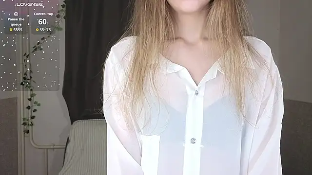 Emily Nelsonn online show from June 2026 06:00:02 PM