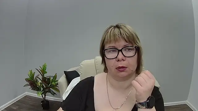 BonnnyBoobsy online show from July 2026 06:00:01 PM