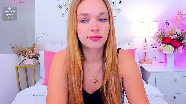 Snapshot of YangLola chatting on June 2026 05:18:01 AM YangLola online show from June 2026 05:18:01 AM