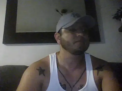 Snapshot of HOTB0Y18 chatting on April 2026 07:11:01 AM HOTB0Y18 online show from April 2026 07:11:01 AM