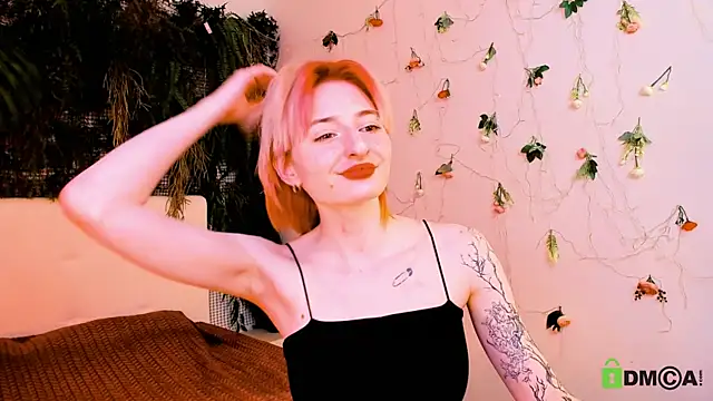 Snapshot of Kira__Cutie chatting on May 2026 12:07:01 AM Kira Cutie online show from May 2026 12:07:01 AM