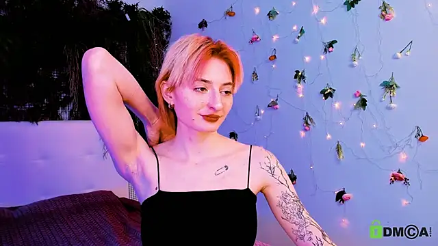 Snapshot of Kira__Cutie chatting on May 2026 12:18:01 AM Kira Cutie online show from May 2026 12:18:01 AM