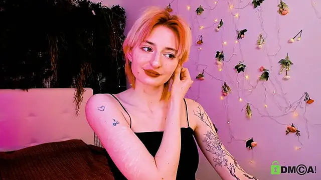 Snapshot of Kira__Cutie chatting on May 2026 12:29:02 AM Kira Cutie online show from May 2026 12:29:02 AM