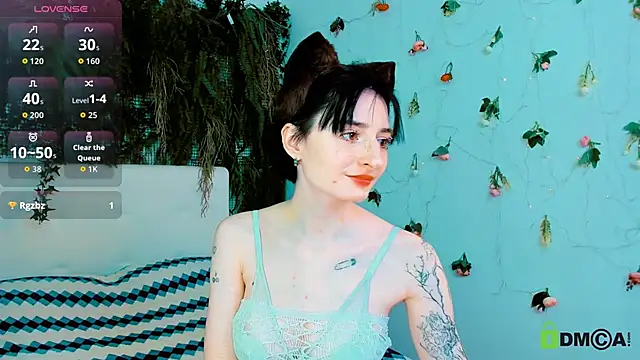 Snapshot of Kira__Cutie chatting on May 2026 10:25:01 PM Kira Cutie online show from May 2026 10:25:01 PM