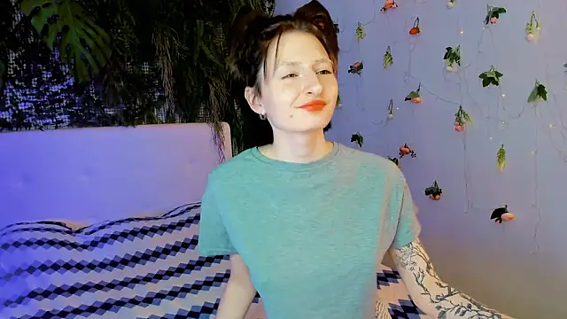 Snapshot of Kira__Cutie chatting on July 2026 08:37:01 PM Kira Cutie online show from July 2026 08:37:01 PM