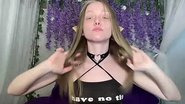 ElfGirlAna online show from May 2026 02:45:01 PM