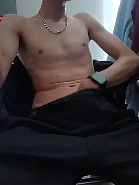 Snapshot of Skinboy06 chatting on May 2026 02:34:02 PM Skinboy06 online show from May 2026 02:34:02 PM