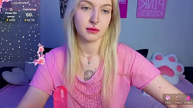 Snapshot of BlondieSummer chatting on July 2026 06:07:02 PM BlondieSummer online show from July 2026 06:07:02 PM